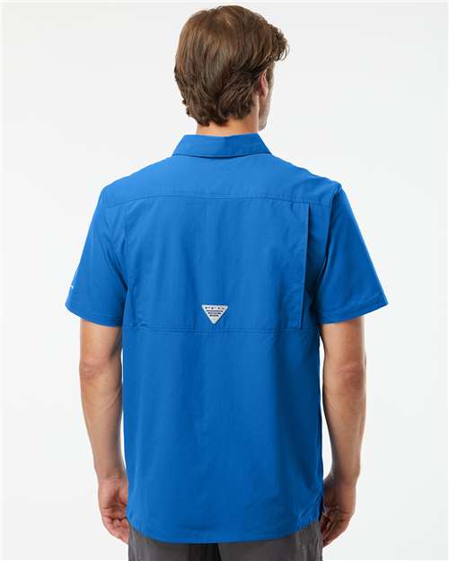 Columbia 212484 Men's PFG Slack Tide Camp Shirt - Vivid Blue - model back