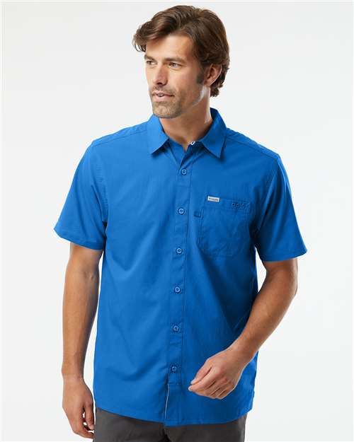 Columbia 212484 Men's PFG Slack Tide Camp Shirt - Vivid Blue - model front