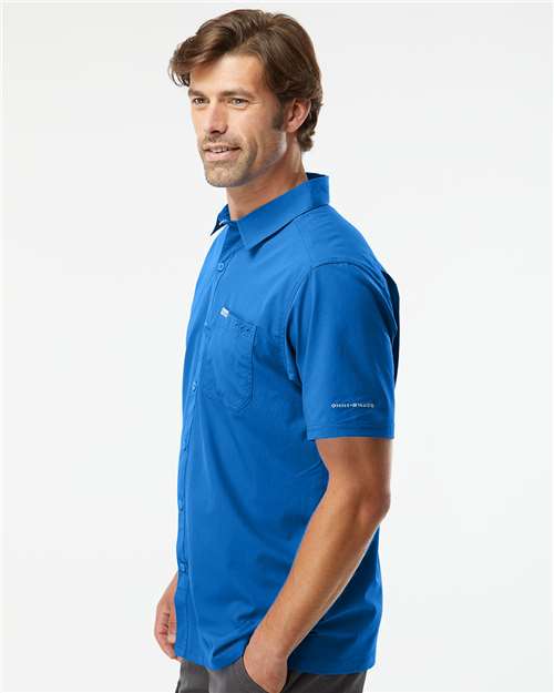 Columbia 212484 Men's PFG Slack Tide Camp Shirt - Vivid Blue - model side