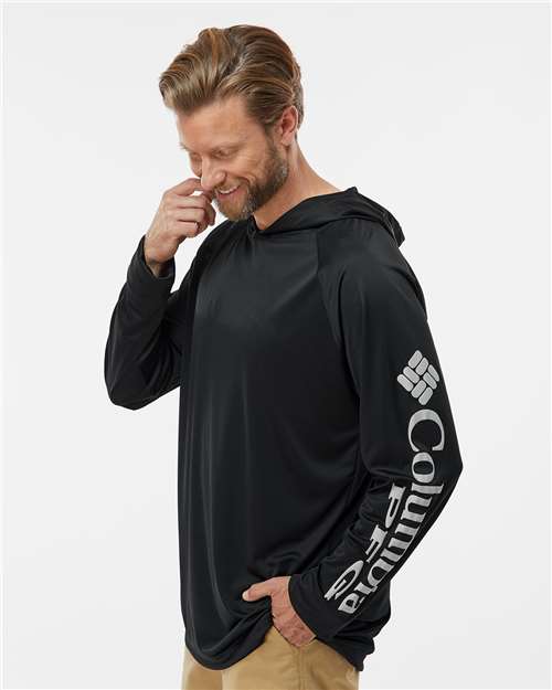 Columbia 212482 Men's PFG Terminal Tackle Hooded Long Sleeve T-Shirt - Black/ Cool Grey - model side