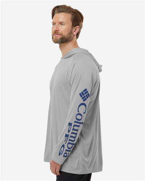 Columbia 212482 Men's PFG Terminal Tackle Hooded Long Sleeve T-Shirt - Cool Grey/ Vivid Blue - model side