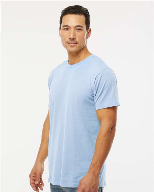 M&O 6500M Unisex Vintage Garment-Dyed T-Shirt - Chambray - model side