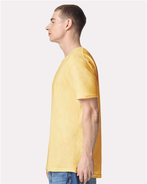 American Apparel 2001 Unisex Fine Jersey Tee - Panna Cotta - model side