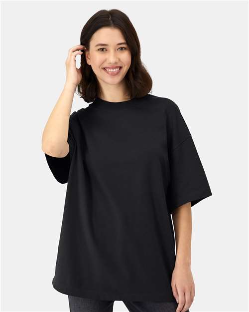 Hanes 5180R Unisex Beefy-T Retro Street T-Shirt - Black - model front