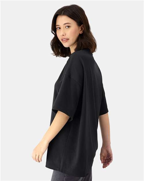 Hanes 5180R Unisex Beefy-T Retro Street T-Shirt - Black - model side