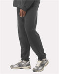 BELLA + CANVAS 4737 Unisex 10 oz. Heavyweight Sweatpants - Asphalt - model side