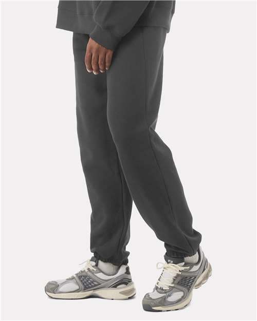 BELLA + CANVAS 4737 Unisex 10 oz. Heavyweight Sweatpants - Asphalt - model side