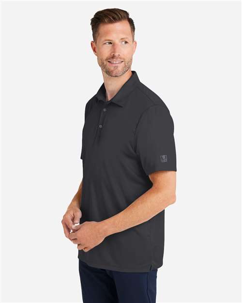 HUK H120558 Men's Pursuit Performance Polo - Black - model side