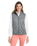 vineyard vines O001411 Women's Mountain Sweater Fleece Vest - Grey Heather - model front