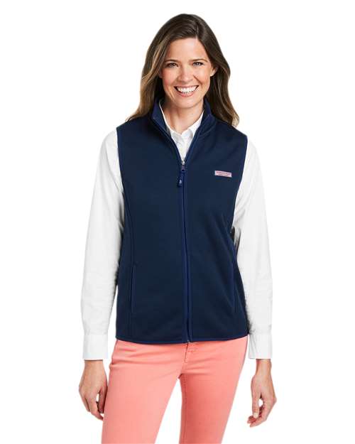 vineyard vines O001411 Women's Mountain Sweater Fleece Vest - Vineyard Navy - model front