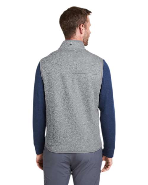 vineyard vines K002713 Men's Mountain Sweater Fleece Vest - Grey Heather - model back