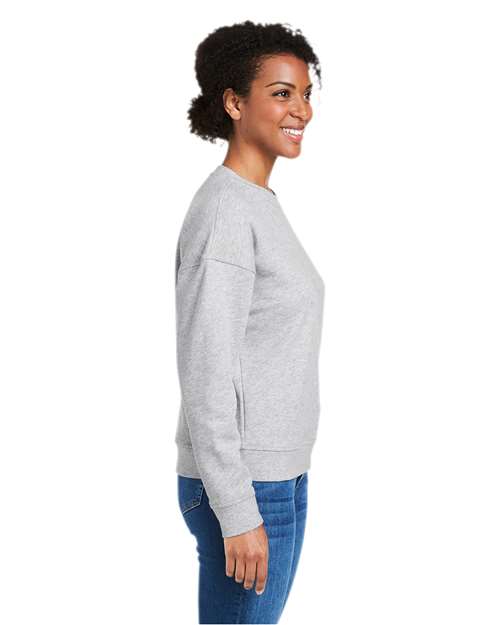 vineyard vines K002794 Women's Garment-Dyed Crewneck Sweatshirt - Grey Heather - model side