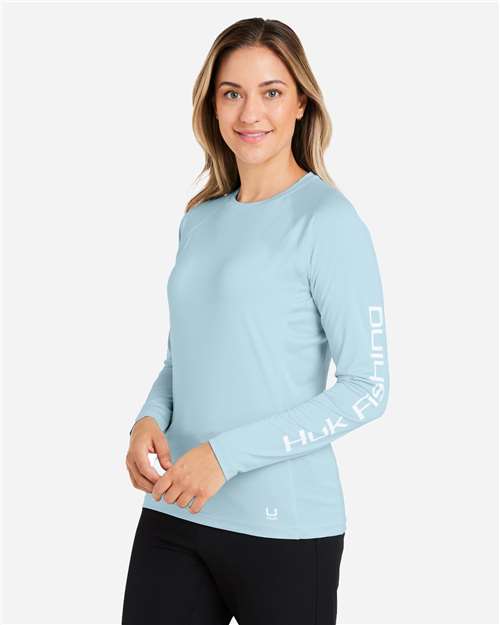 HUK H612L04 Women's LoPro Pursuit Long Sleeve T-Shirt - Plein Air - model side