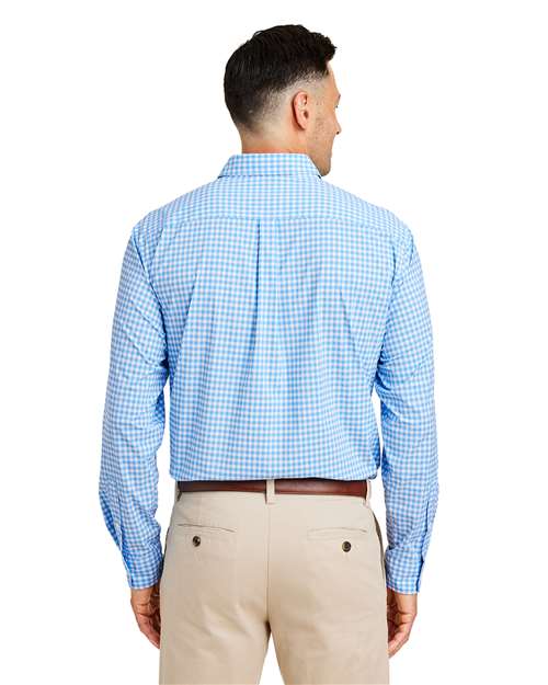 vineyard vines W012060 Men's On-The-Go Nylon Gingham Shirt - Ocean Breeze - model back