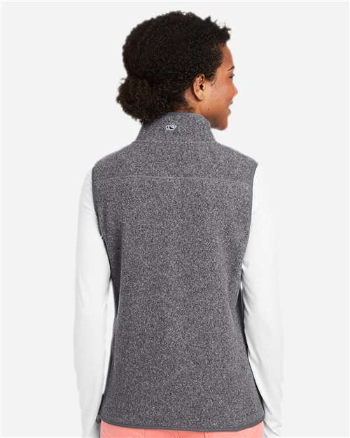 vineyard vines O001412 Women's Harbor Fleece Vest - Charcoal Heather - model back