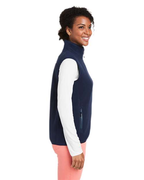 vineyard vines O001412 Women's Harbor Fleece Vest - Vineyard Navy - model side