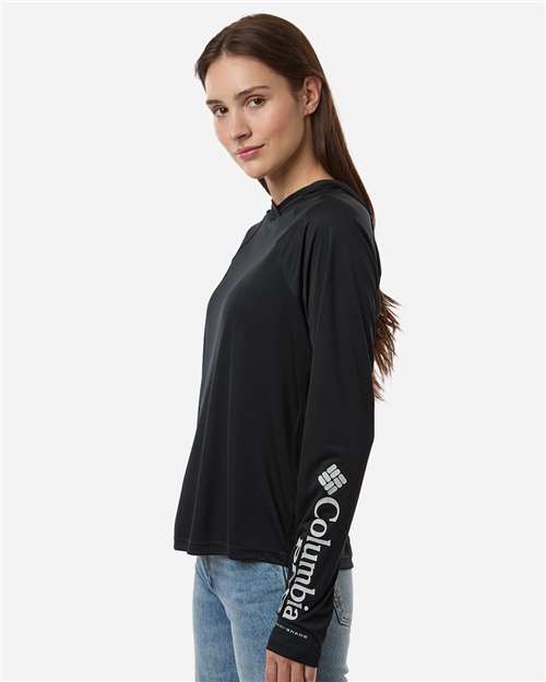 Columbia 216061 Women's PFG Tidal Tee Hooded Long Sleeve - Black/ Cool Grey - model side