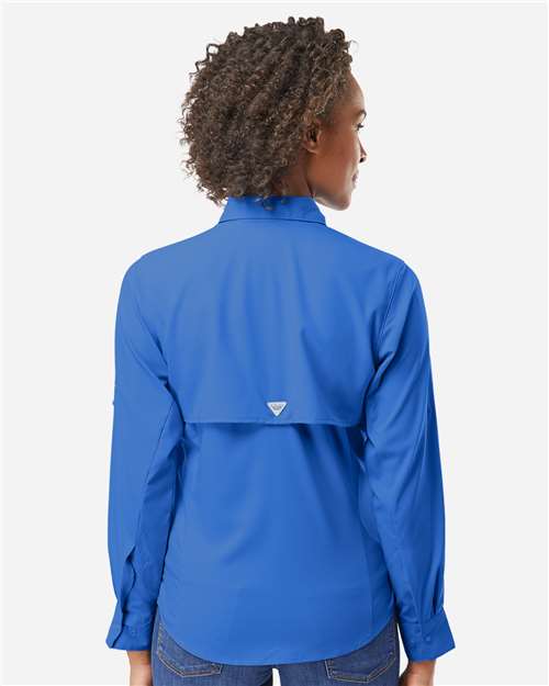 Columbia 212465 Women's PFG Tamiami II Shirt - Vivid Blue - model back