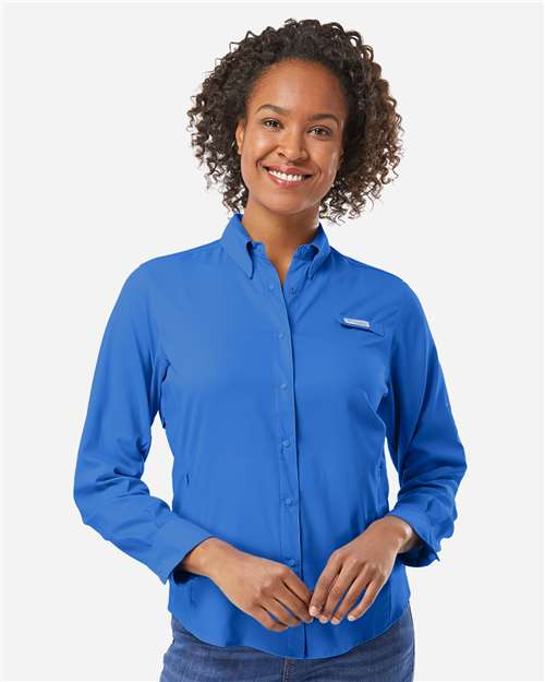 Columbia 212465 Women's PFG Tamiami II Shirt - Vivid Blue - model front