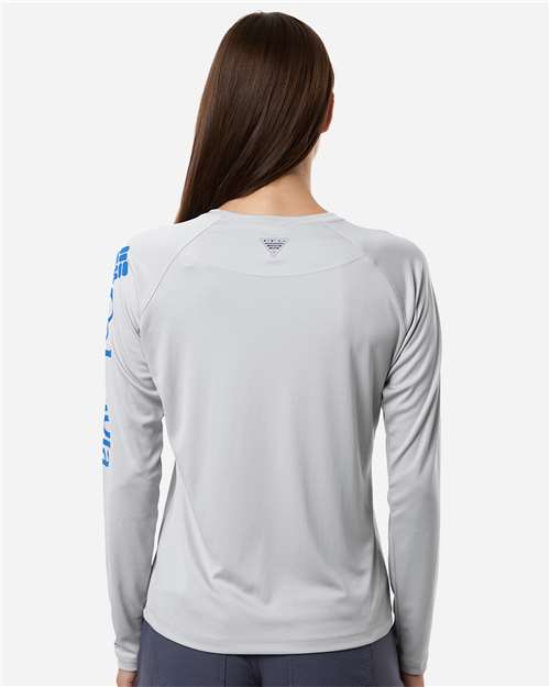 Columbia 212485 Women's PFG Tidal Tee II Long Sleeve - Cool Grey/ Vivid Blue - model back