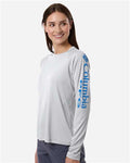 Columbia 212485 Women's PFG Tidal Tee II Long Sleeve - Cool Grey/ Vivid Blue - model side