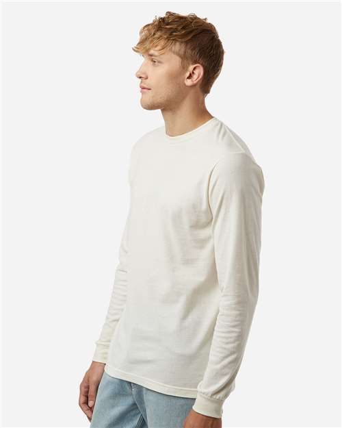 Tultex 202LS Unisex Fine Jersey Long Sleeve T-Shirt - Vintage White - model side