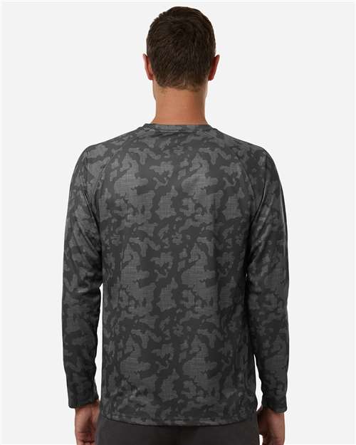 HUK H12L0017 Men's Lopro Running Lakes Long Sleeve T-Shirt - Volcanic Ash - model back