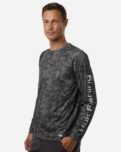HUK H12L0017 Men's Lopro Running Lakes Long Sleeve T-Shirt - Volcanic Ash - model side