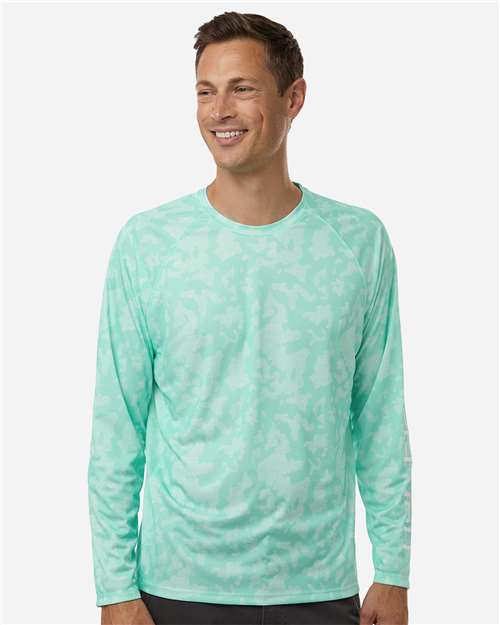 HUK H12L0017 Men's Lopro Running Lakes Long Sleeve T-Shirt - Beach Glass - model front