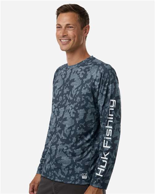 HUK H12L0017 Men's Lopro Running Lakes Long Sleeve T-Shirt - Sargasso Sea - model side