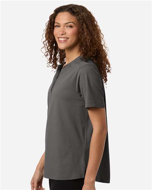 Devon & Jones DG102W Women's Seaton Pebble Textured Polo - Graphite - model side