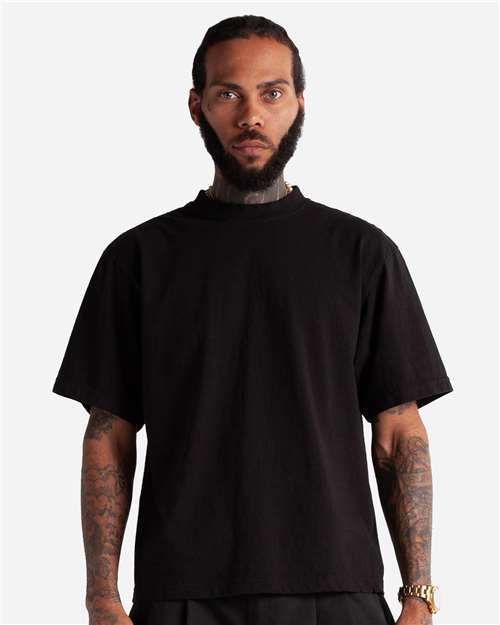 Shaka Wear SHMCS Unisex Max Heavyweight Cropped T-Shirt - Black - model front