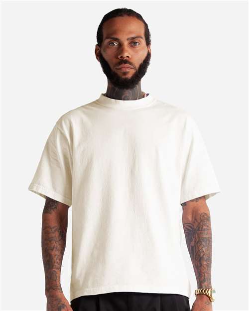 Shaka Wear SHMCS Unisex Max Heavyweight Cropped T-Shirt - Off white - model front
