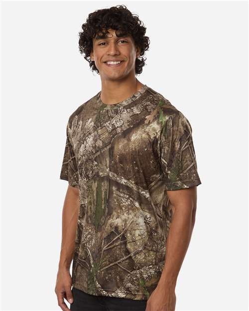 RealTree RT2101 Unisex Realtree Poly Performance T-Shirt - Camo - model side