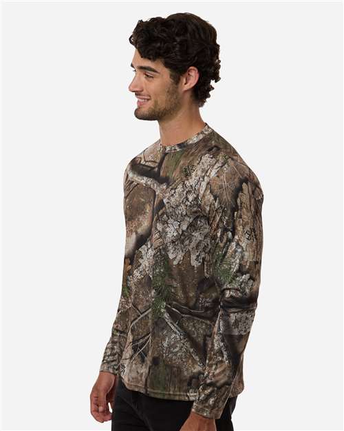RealTree RT3102 Unisex Realtree Performance Long Sleeve T-Shirt - Camo - model side