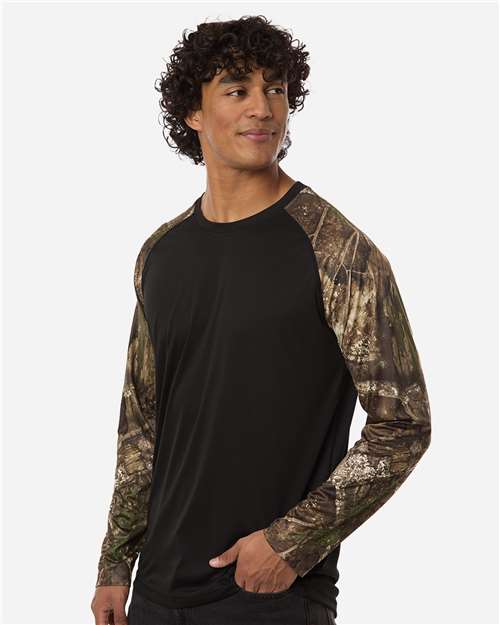 RealTree RT3104 Unisex Realtree Performance Colorblocked Long Sleeve T-Shirt - Camo/ Black - model side