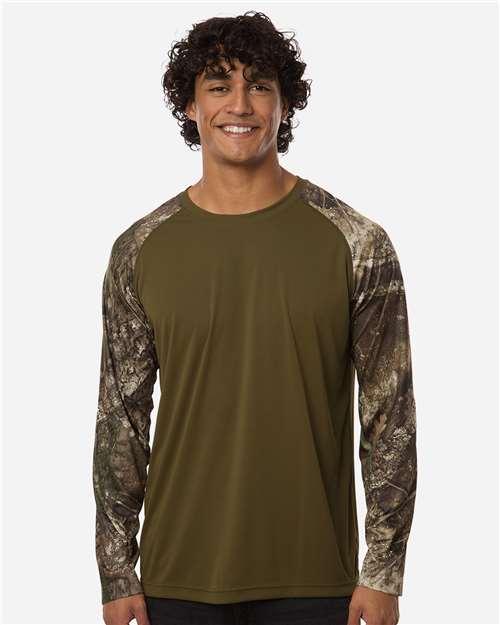 RealTree RT3104 Unisex Realtree Performance Colorblocked Long Sleeve T-Shirt - Camo/ Green - model front