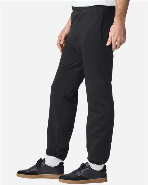 Gildan 18100 Unisex Heavy Blend Pocket Sweatpants - Black - model side