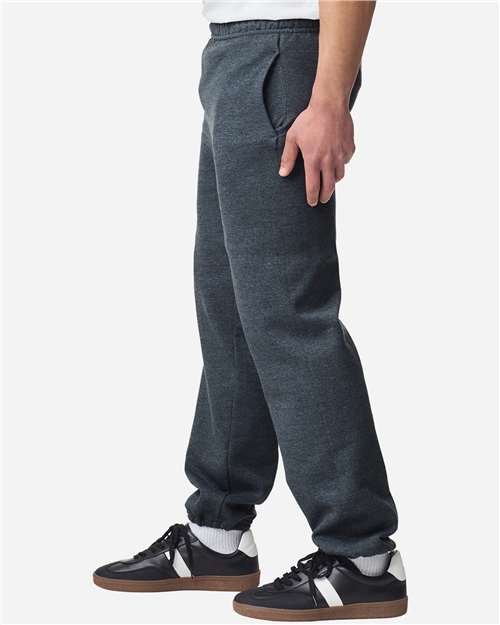 Gildan 18100 Unisex Heavy Blend Pocket Sweatpants - Dark Heather - model side