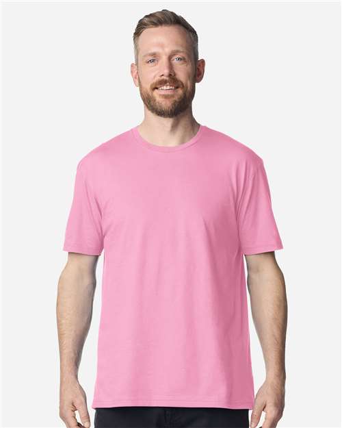 Gildan 64000 Softstyle T-Shirt - Fan Candy Pink - model front