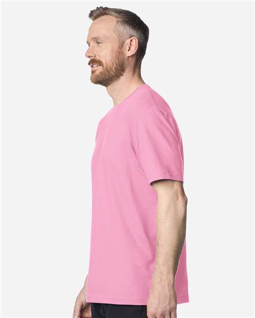 Gildan 64000 Softstyle T-Shirt - Fan Candy Pink - model side
