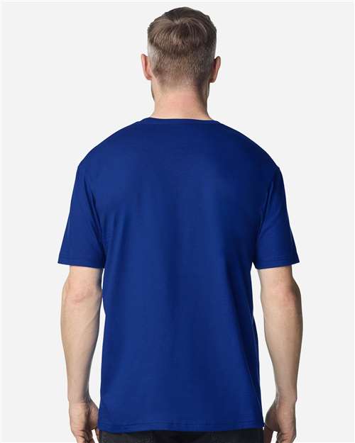 Gildan 64000 Softstyle T-Shirt - Fan Deep Royal - model back
