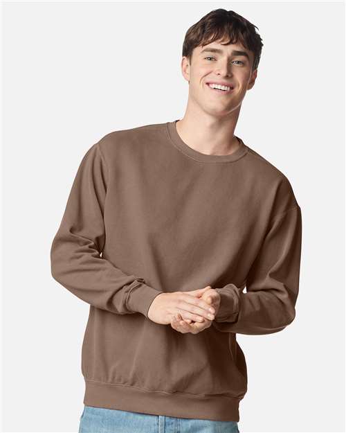 Comfort Colors 1566 Unisex Garment-Dyed Crewneck Sweatshirt - Espresso - model front