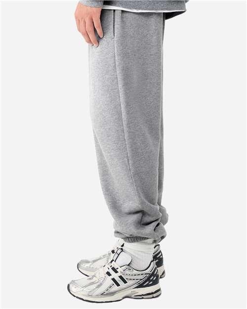 BELLA + CANVAS 3738 Unisex Sponge Fleece Sweatpants - Athletic Heather - model side
