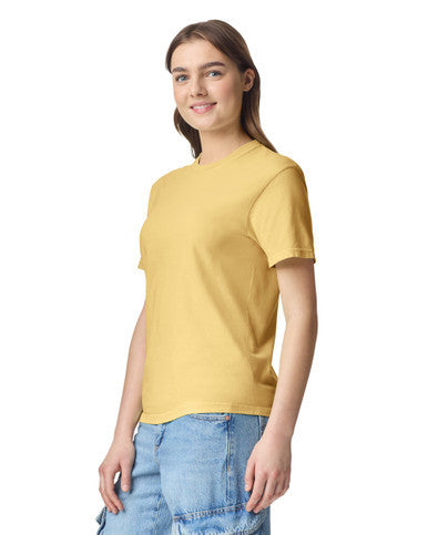 Comfort Colors C1717 Garment-Dyed Heavyweight T-Shirt - Butter - model side