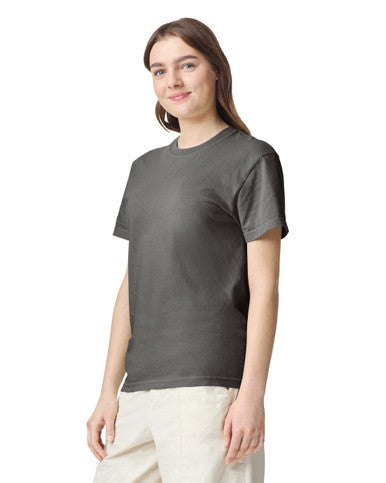 Comfort Colors C1717 Garment-Dyed Heavyweight T-Shirt - Pepper - model side