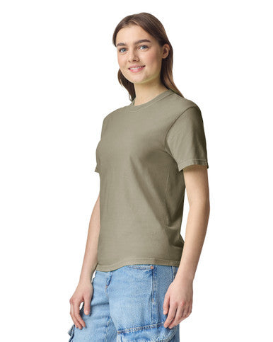 Comfort Colors C1717 Garment-Dyed Heavyweight T-Shirt - Sandstone - model side