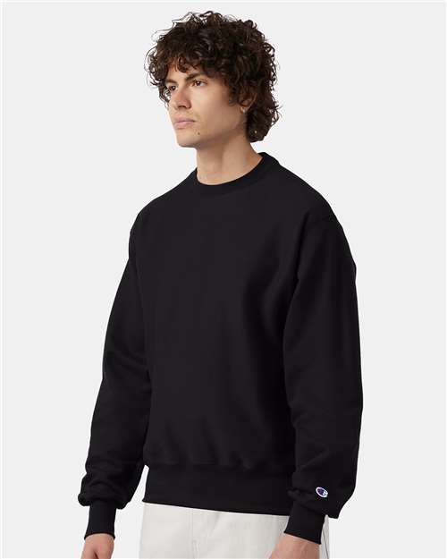 Champion S149 Unisex Reverse Weave Crewneck Sweatshirt - Black - model side