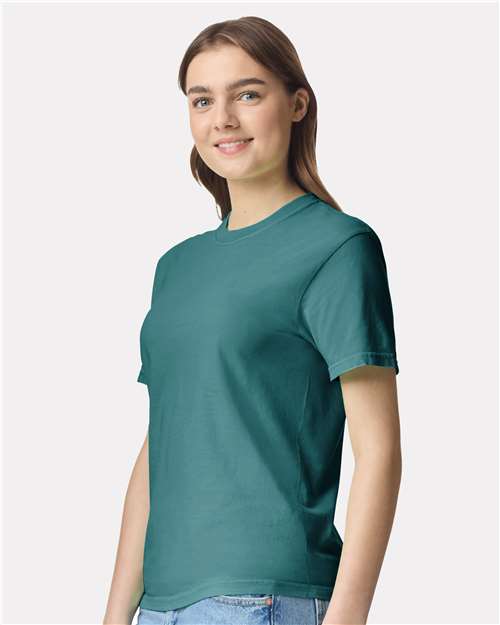 Comfort Colors 1717 Garment-Dyed Heavyweight T-Shirt - Seafoam - model side