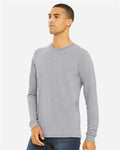BELLA + CANVAS 3513 Unisex Triblend Long Sleeve Tee - Athletic Grey Triblend - model side
